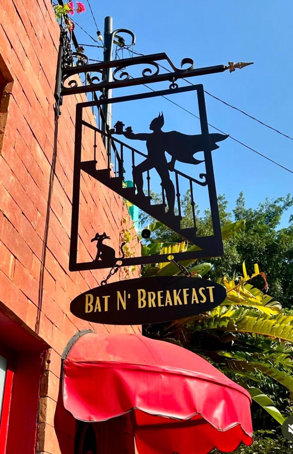 Pousada Bat N Breakfast No Beco Do Batman Sao Paulo Bagian luar foto